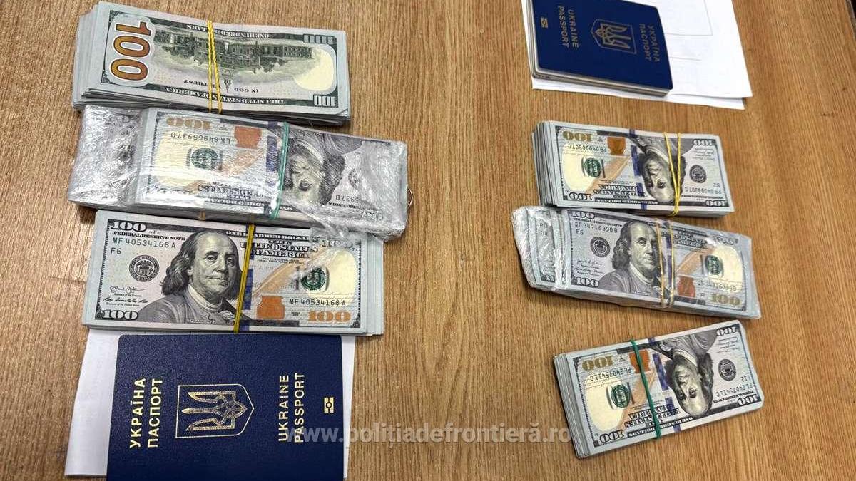 doua femei au incercat sa intre in romania cu 60 000 de dolari ascunsi in ghete