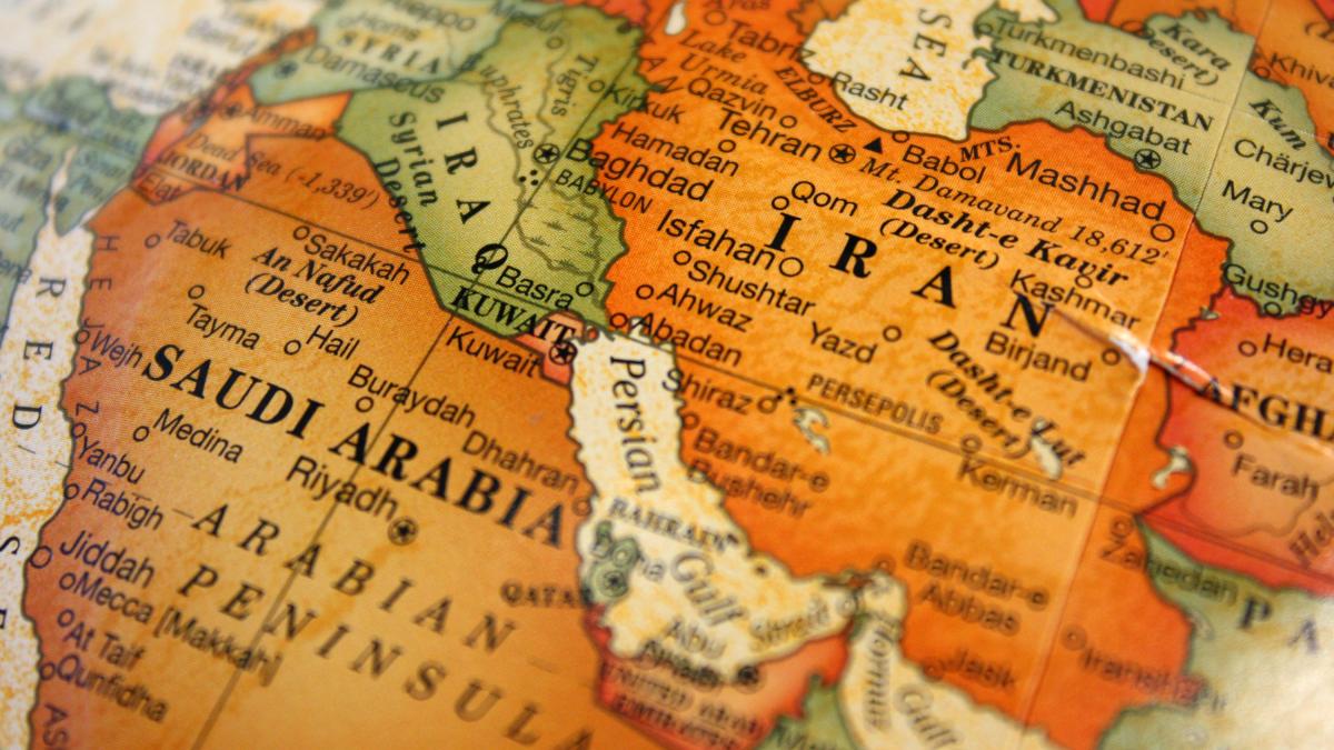 iranul anunta ca a sechestrat un petrolier in golful persic echipajul multinational e acuzat ca facea contrabanda cu petrol