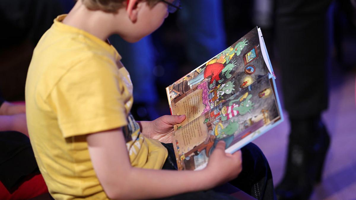 sunt atat de faine atat de magice si construiesc mult mai mult decat cultura generala de ce o carte bate orice jucarie de craciun