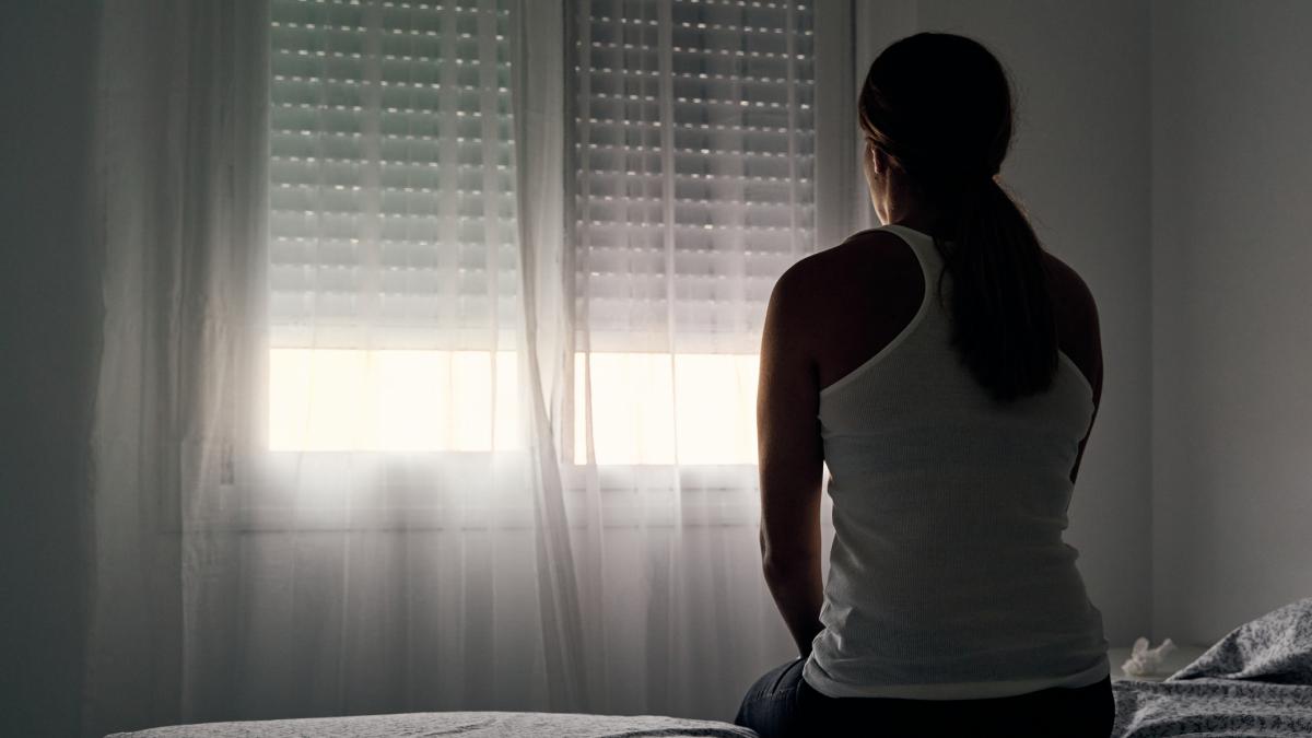 Un nou caz „Pelicot” în Marea Britanie. Un fost politician este acuzat că și-a violat soția împreună cu 5 bărbați, timp de 13 ani