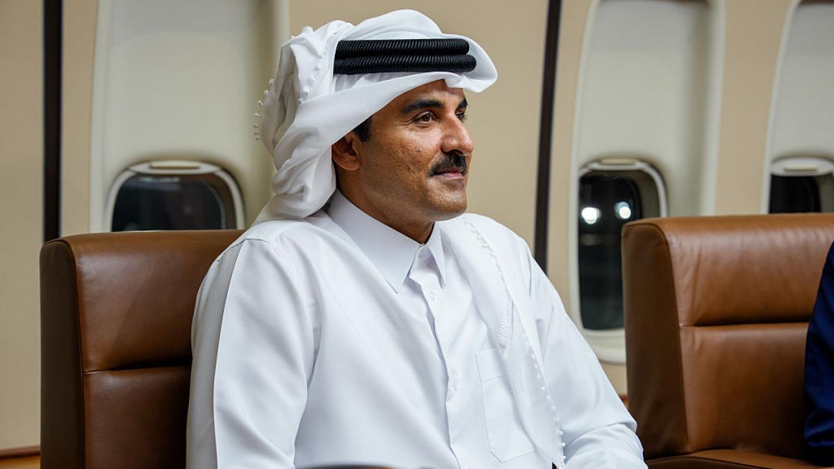 emirului qatarului si a trimis garzile de corp sa invete sa schieze in italia