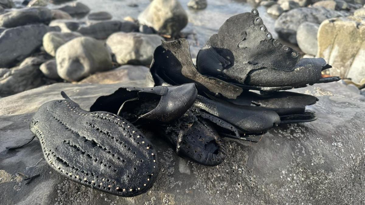 misterul a sute de pantofi din epoca victoriana gasiti pe o plaja din marea britanie are legatura cu un eveniment de acum 150 de ani