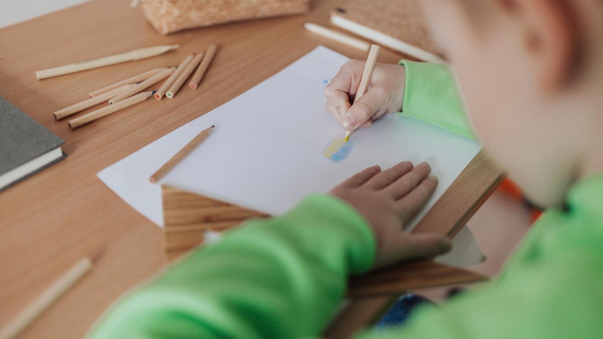 poveste emotionanta in italia un baiat de 11 ani a vandut carti ca sa i poata cumpara cadou de craciun surorii sale mama lor a murit