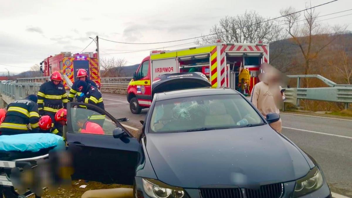 Tragedie în ziua de Crăciun: Un băiat de 17 ani a murit într-un accident pe o șosea din Argeș