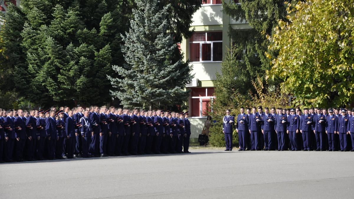comisar sef de politie angajat la scoala de politie din campina retinut pentru tentativa de viol asupra unui elev