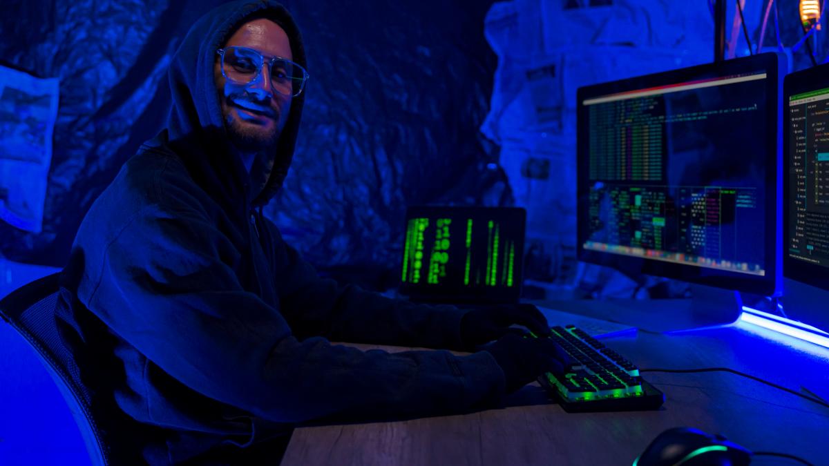 Cum a scăpat de sub controlul Rusiei „probiv”, cea mai mare piață neagră de date ilegale