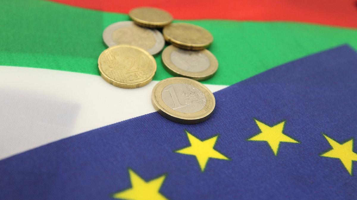 bulgaria trece la moneda euro de la 1 ianuarie primele kituri de 10 euro s au vandut cu 20 de euro