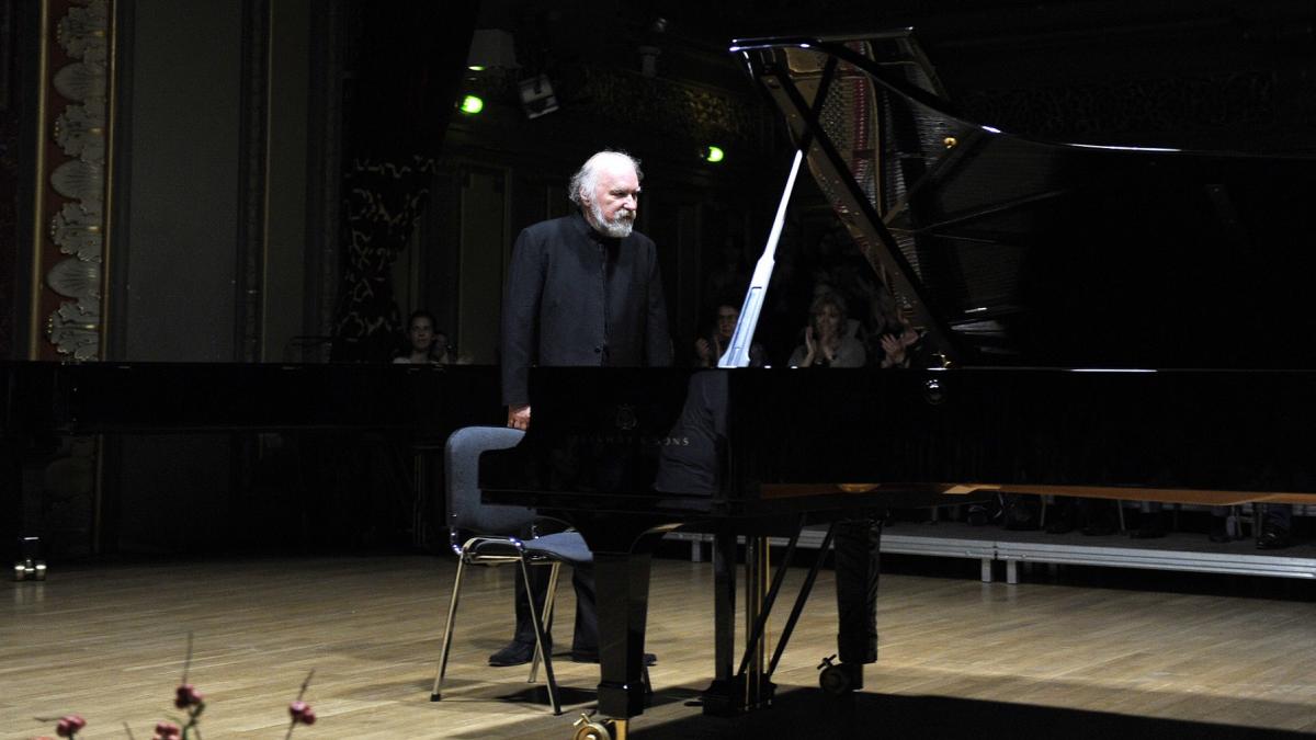 poza in care apare pianistul Radu Lupu
