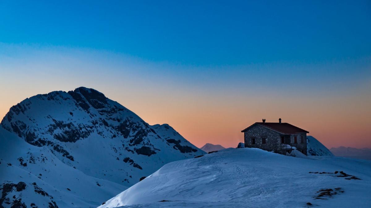 patru oameni au fost gasiti morti dupa o avalansa in centrul greciei