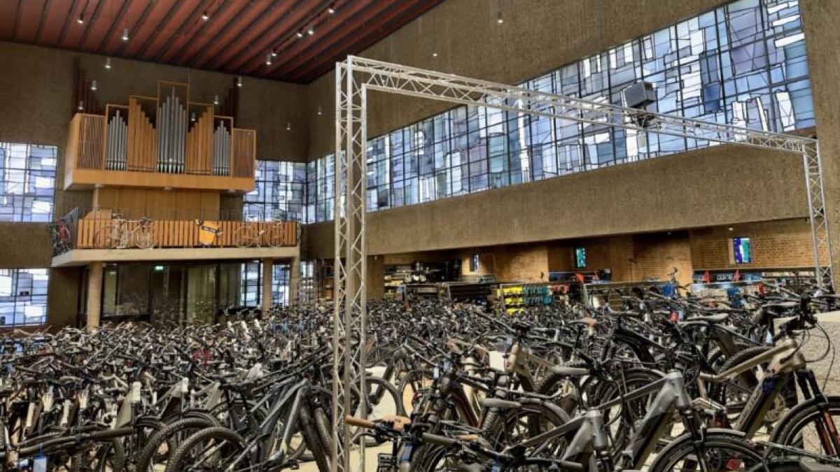 tara in care numarul credinciosilor scade iar bisericile se inchid lacasul de cult ce s a transformat in magazin de biciclete