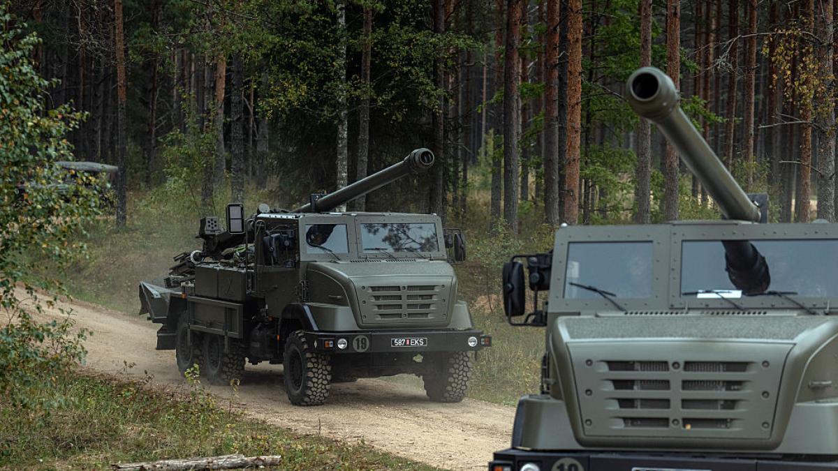 regatul unit si germania semneaza un acord comun de 70 de milioane de dolari pentru sisteme mobile de artilerie