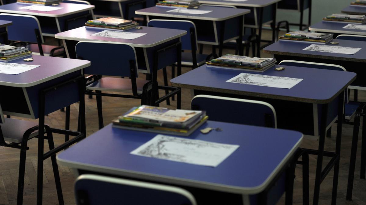 ce spune ministerul educatiei dupa aparitia informatiei ca se desfiinteaza 30 de mii de posturi de profesori in anul scolar curent