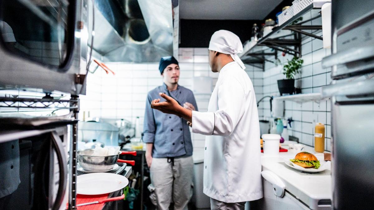 un angajat la kfc a primit 80 000 de euro dupa ce s a certat cu seful lui