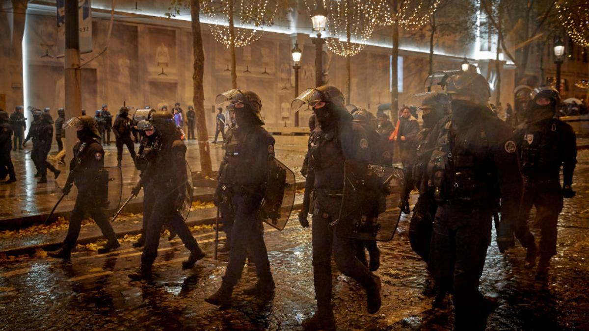 alerta de revelion in franta amenintarea terorista e inca foarte mare concertul de pe champs elysees a fost anulat