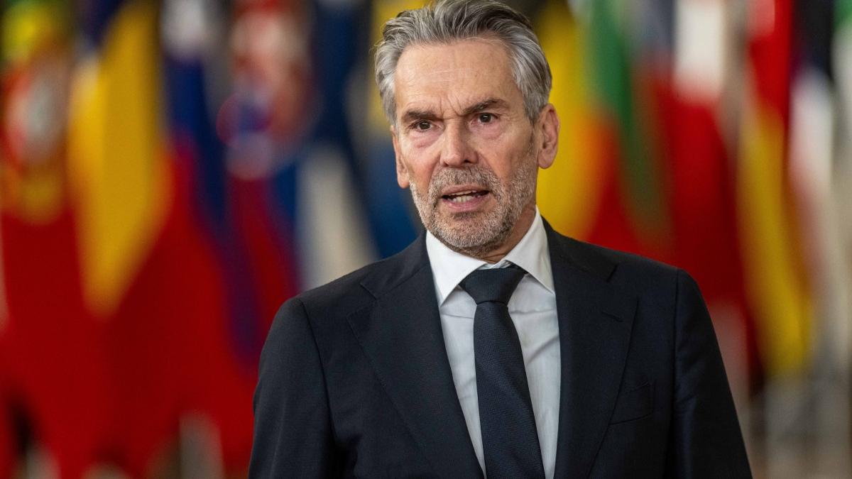 premierul olandez in vizita oficiala in romania dick schoof va merge alaturi de ilie bolojan la baza aeriana 71 de la campia turzii