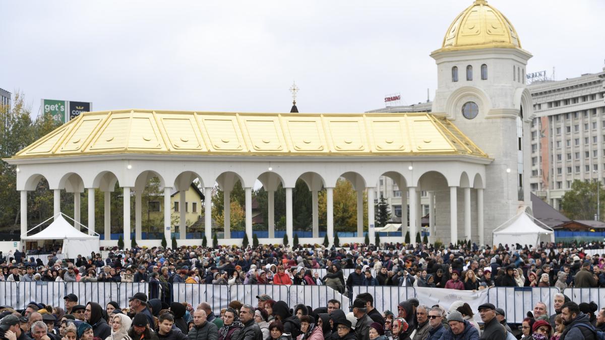 catedrala nationala si credinciosi