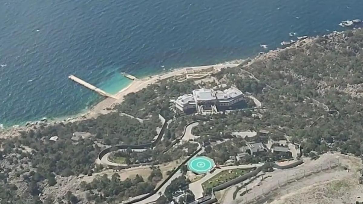 putin si a facut inca un palat in crimeea are si spital la parter cu sala de operatie criocamera si aparate cu raze x