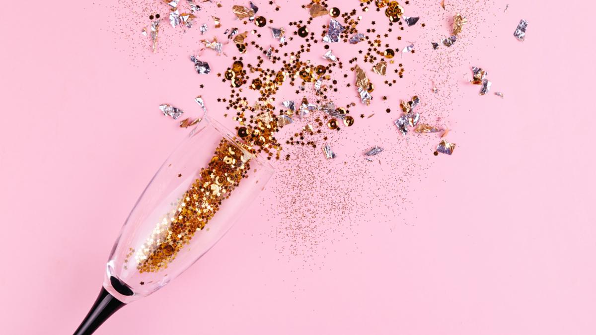 pahar sampanie cu sclipici