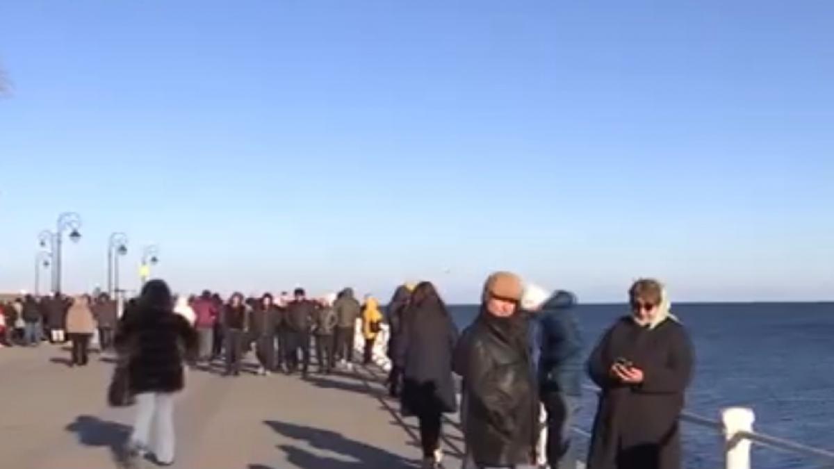cum s au relaxat romanii in prima zi din 2026 unii s au plimbat pe faleza la constanta altii au continuat distractia pe partii