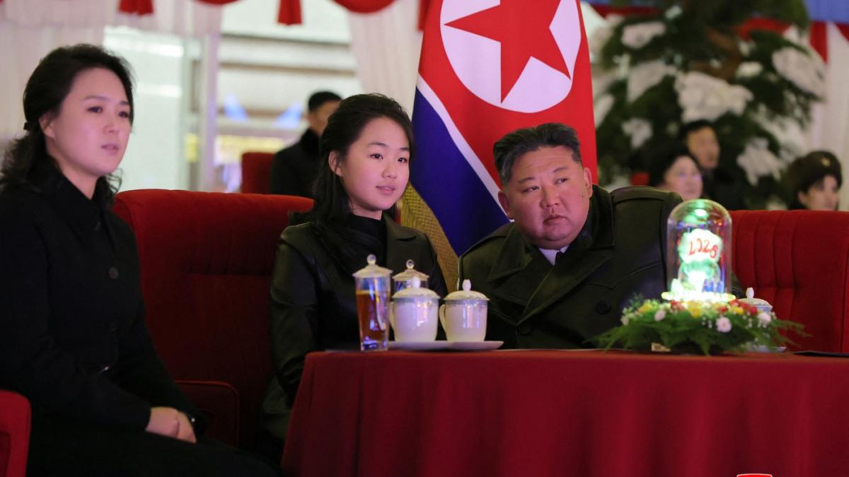 mesajul de anul nou transmis de kim jong un liderul de la phenian si a dus fiica la festivitatile organizate de revelion