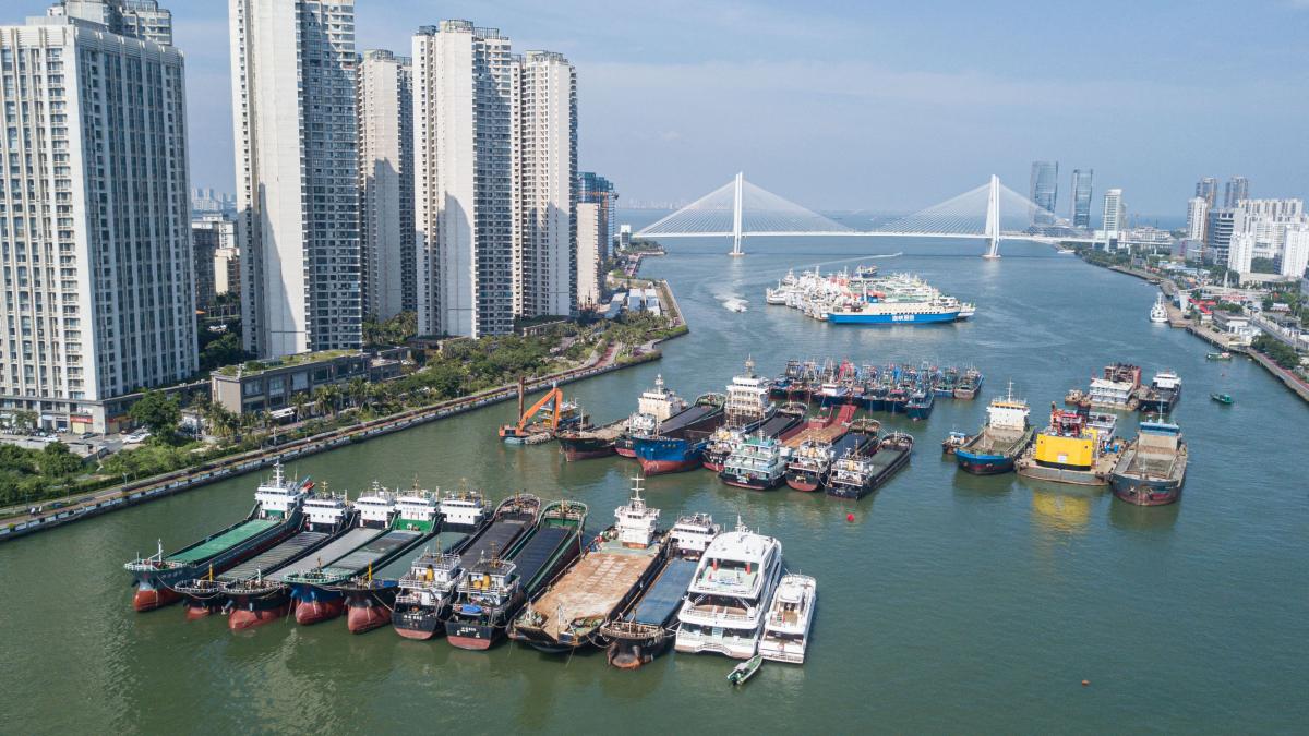 china mizeaza pe o insula de marimea belgiei ca sa schimbe comertul global firmele straine pot deschide conturi taxele sunt mai mici