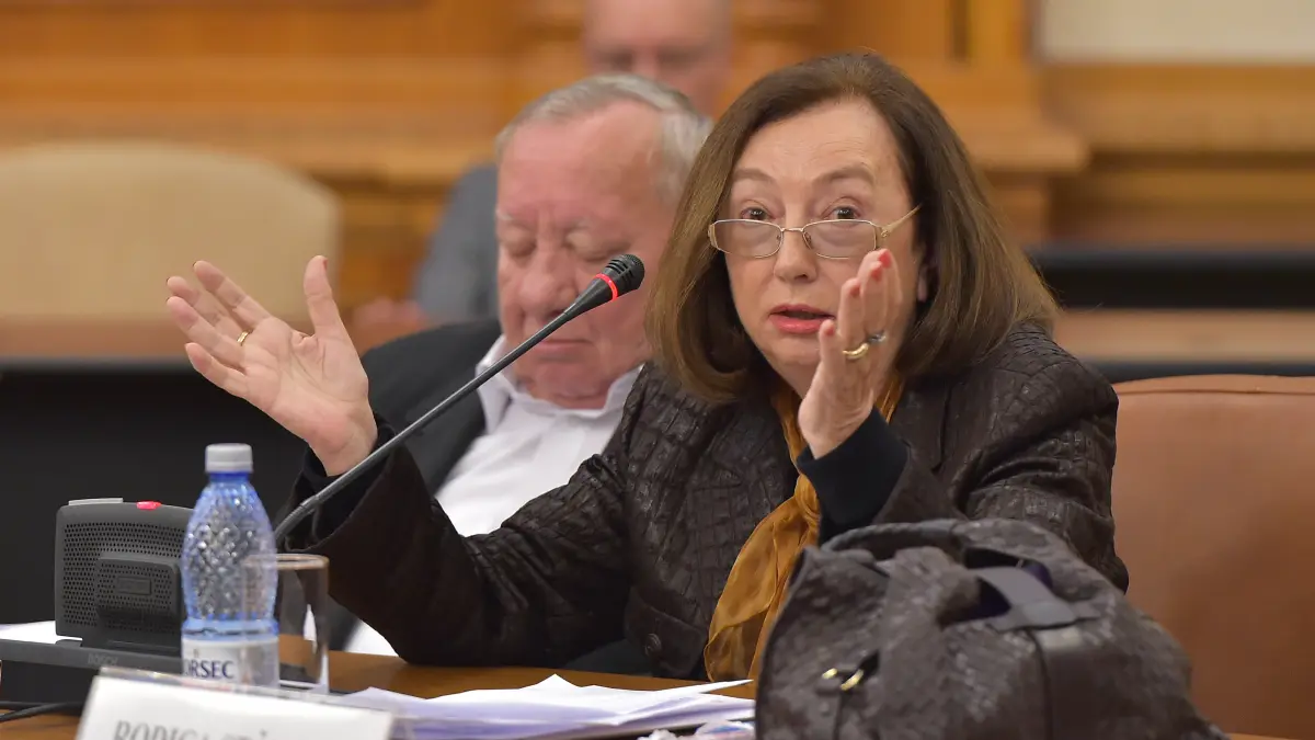 politistii verifica telefoanele si conturile bancare ale rodicai stanoiu inainte de deschiderea testamentului