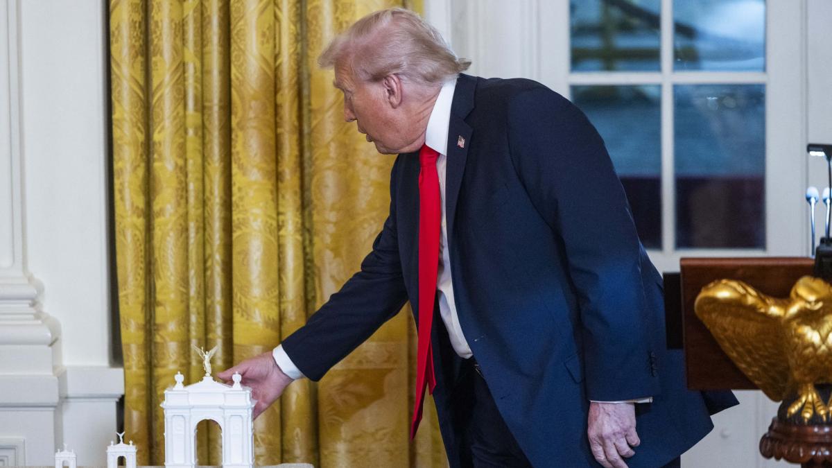 trump vrea sa remodeleze radical washingtonul mutarea de ultim moment pentru aprobarea unui arc de triumf si sala uriasa de bal