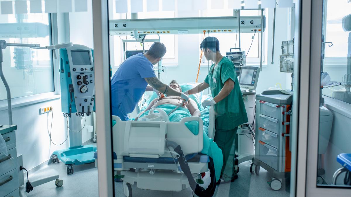 un wc public a fost amplasat deasupra unui rezervor de apa din cel mai curat oras al unei puteri globale apoi zece oameni au murit