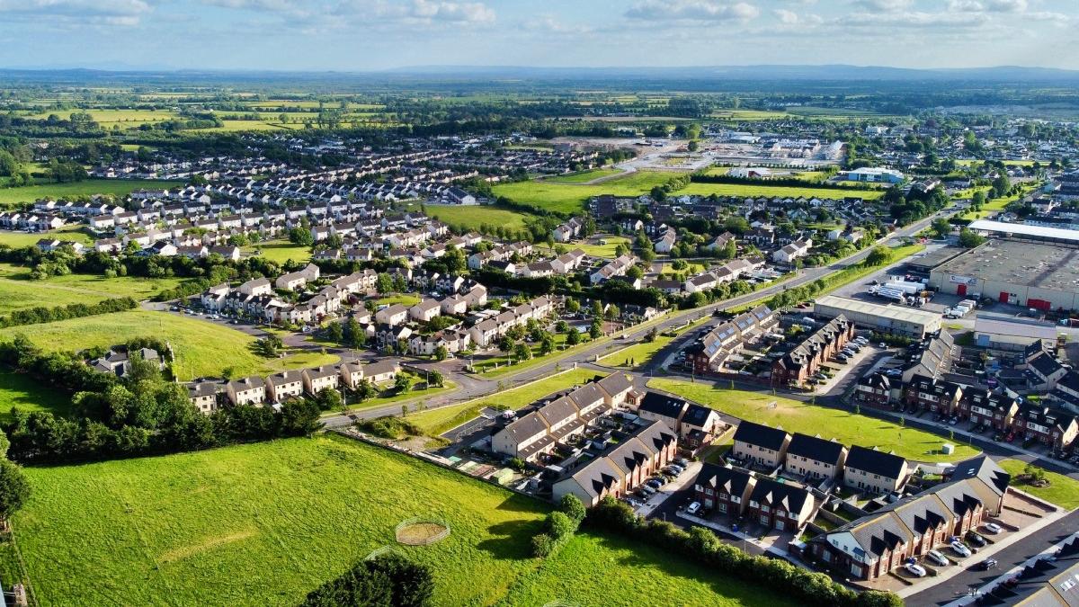 vrei sa te muti la tara o tara europeana ofera 70 000 de euro pentru renovarea unei case vechi