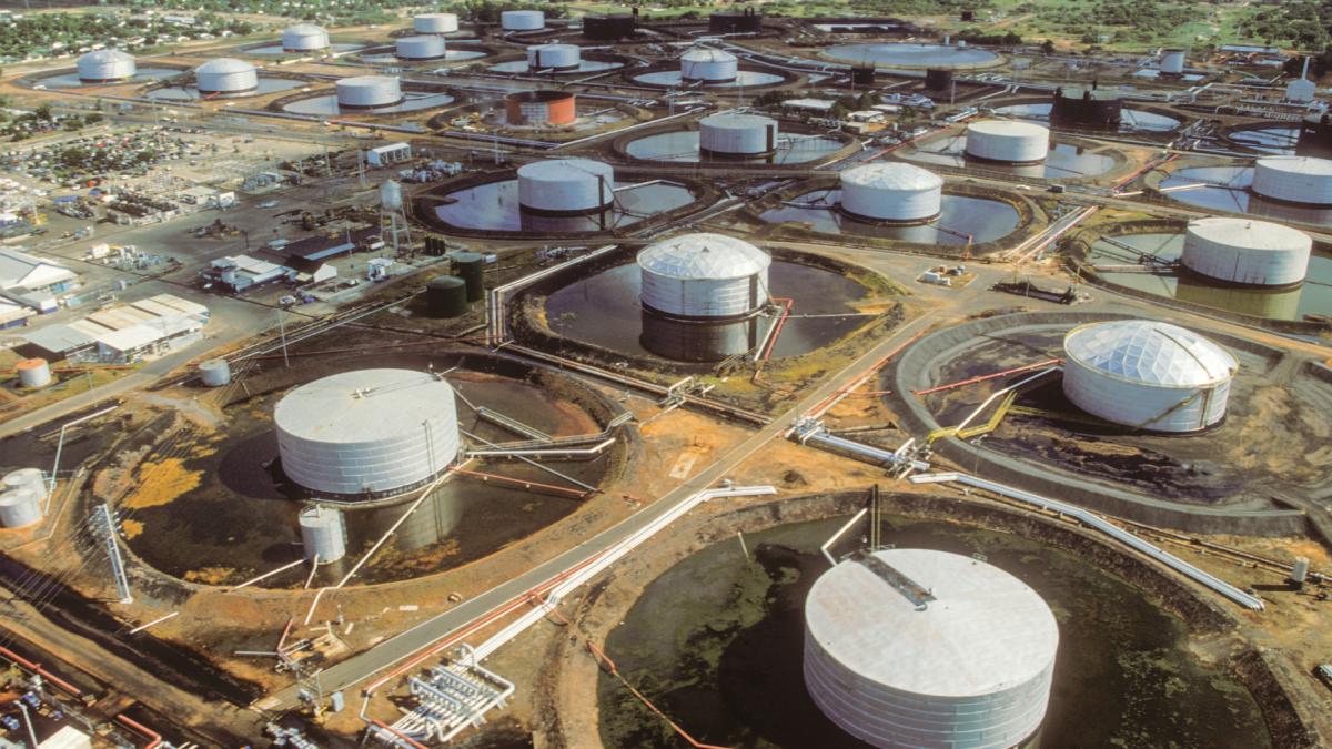 venezuela este tara cu cele mai mari rezerve dovedite de petrol din lume urmata de arabia saudita ce resurse naturale mai detine