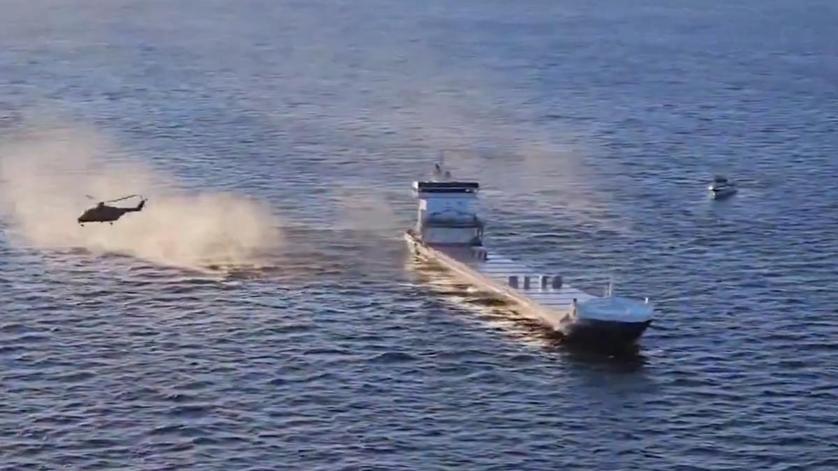 nava care venea din rusia arestata de finlanda si a tarat ancora zeci de kilometri inainte sa avarieze un cablu de telecomunicatii