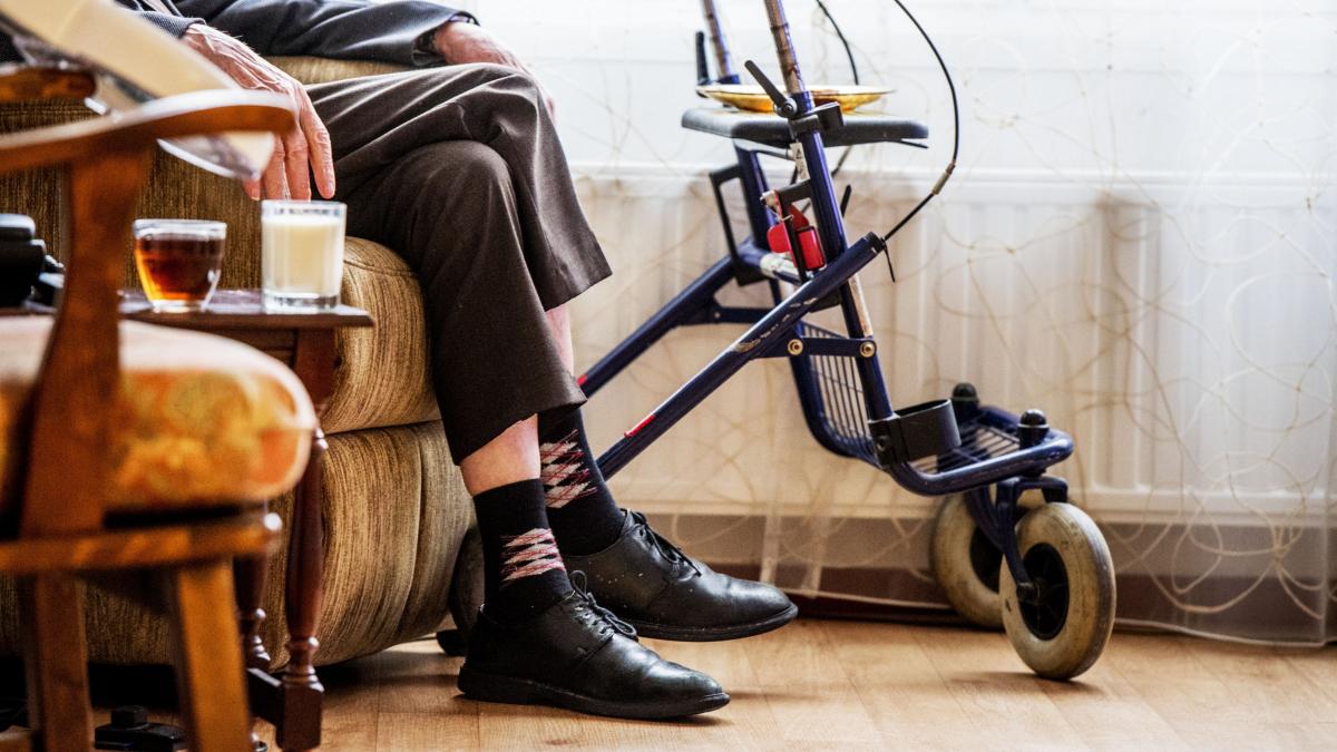 doua romance din italia sunt acuzate ca au vrut sa puna mana pe averea de 800 000 de euro a barbatului de care aveau grija