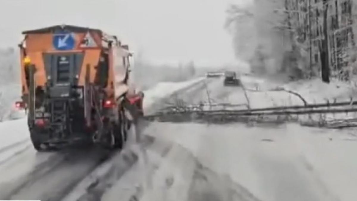 viscolul face ravagii in romania peste 15 000 de oameni nu au curent de mai bine de 2 zile anuntul lui raed arafat