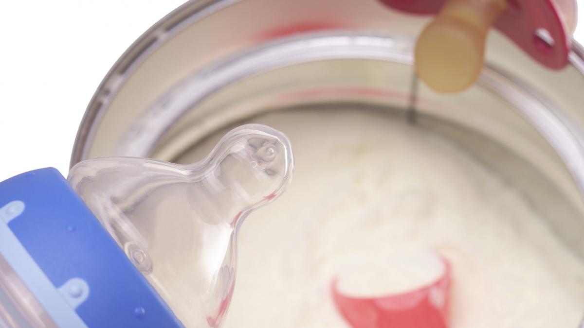 Alertă alimentară. Nestle retrage de la vânzare mai multe loturi de lapte praf pentru sugari în Europa