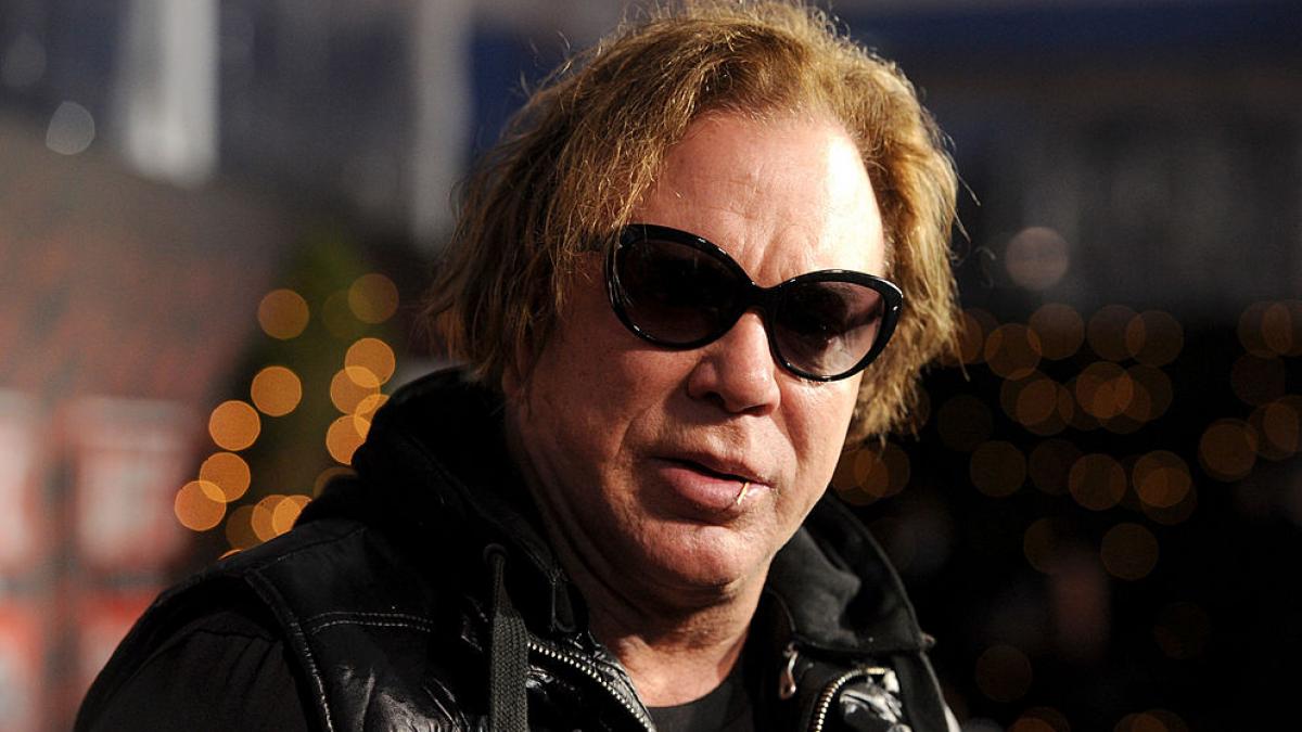 mickey rourke amenintat cu evacuarea pentru neplata chiriei actorul a lansat o strangere de fonduri pe internet