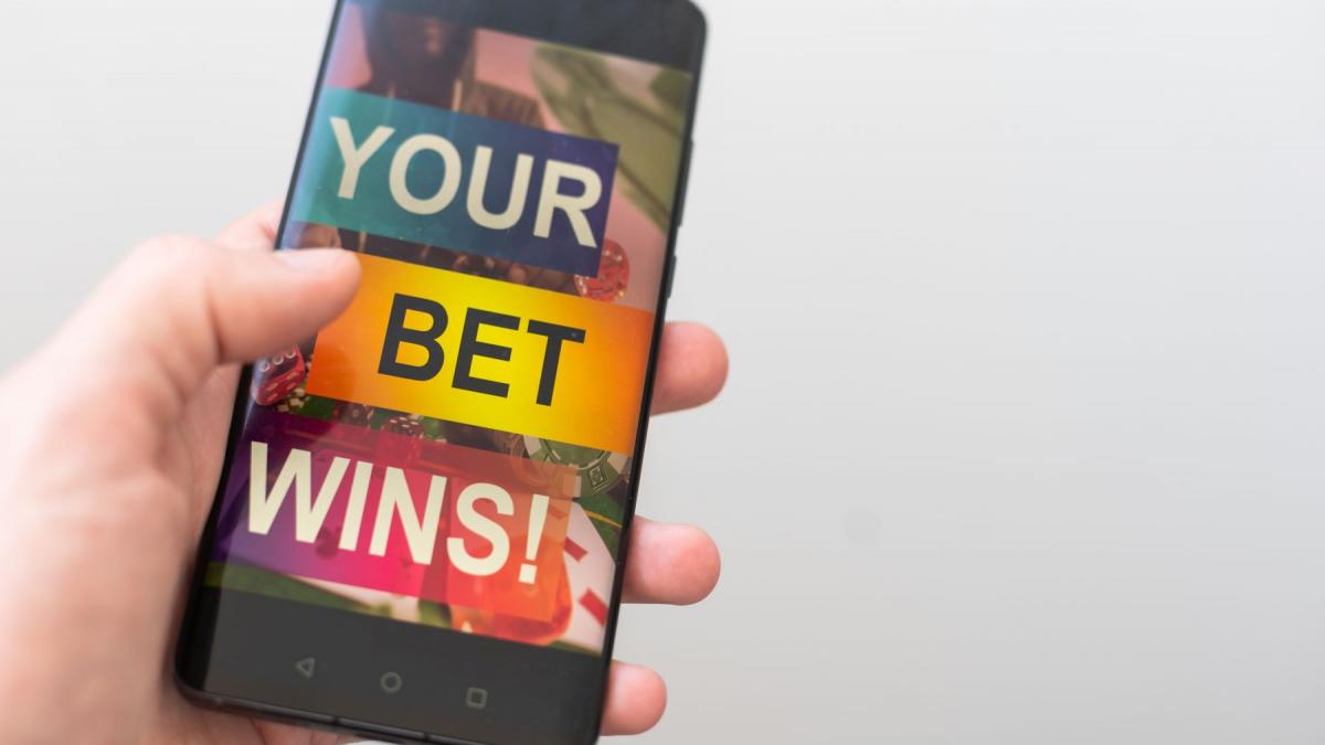 Un bărbat a câștigat 436 000 de dolari, mizând pe arestarea lui Maduro. Acum este suspectat că avea informații despre operațiunea SUA