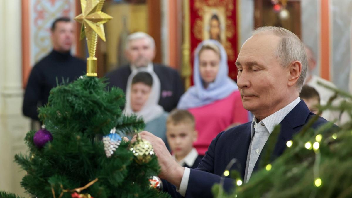 cum a aparut putin la biserica la slujba de craciun pe rit vechi care a durat toata noaptea el a numit razboiul o misiune sfanta