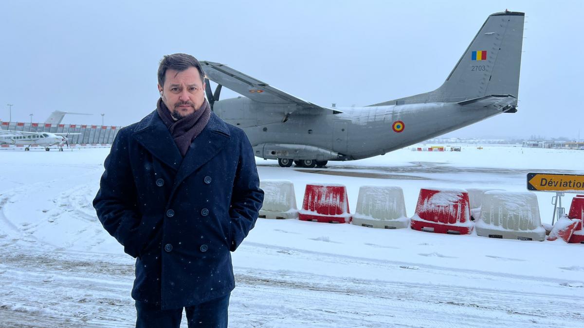 cum am ramas blocat cu nicusor dan pe aeroport in paris francezii nu am mai vazut de mult asa ceva eu niciodata