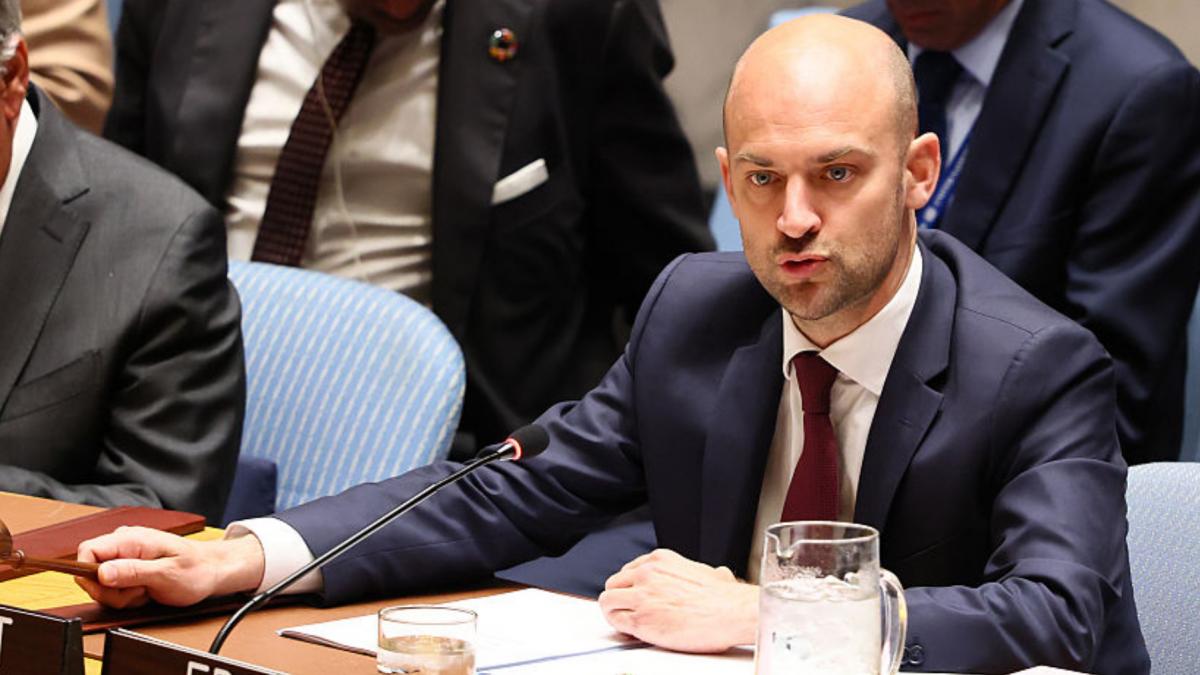 franta lucreaza cu aliatii la un plan pentru cazul in care sua pun in practica amenintarea de a prelua groenlanda