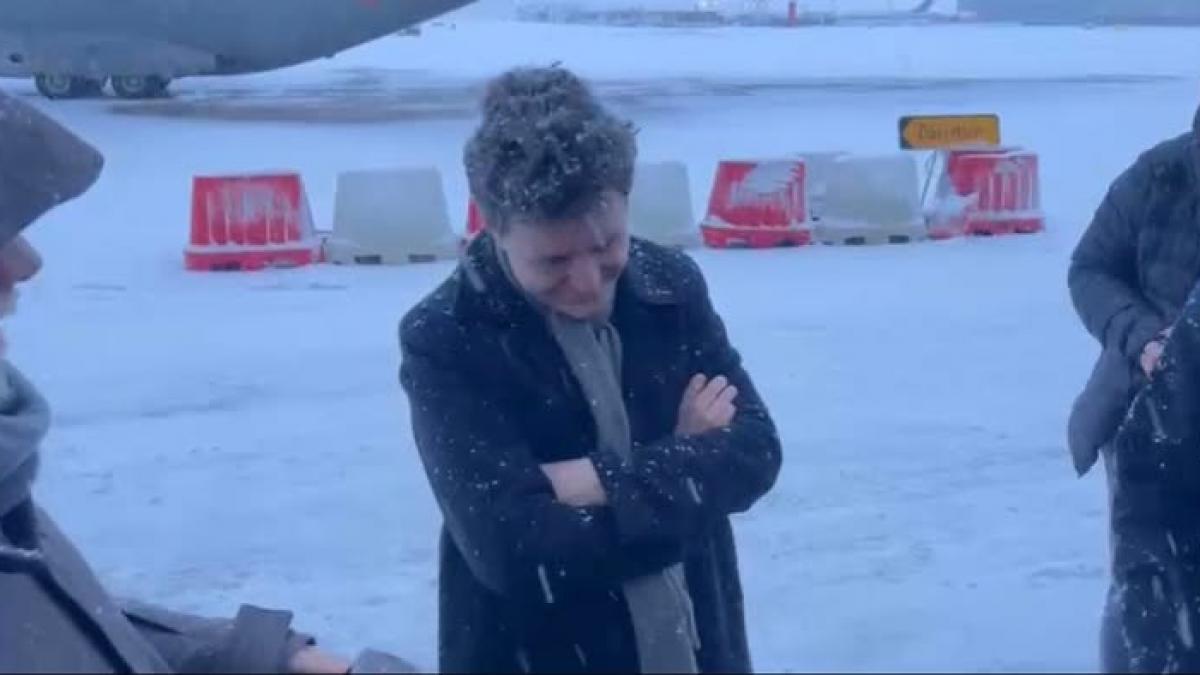 Nicușor Dan e blocat în Paris. Avionul Spartan nu poate decola, pista nu poate fi curățată de zăpadă