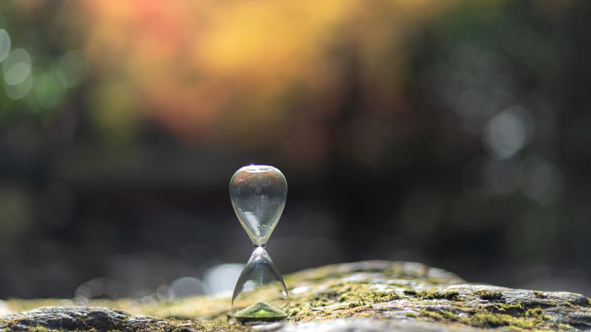 timp de un miliard de ani durata unei zile pe pamant a fost de 19 ore