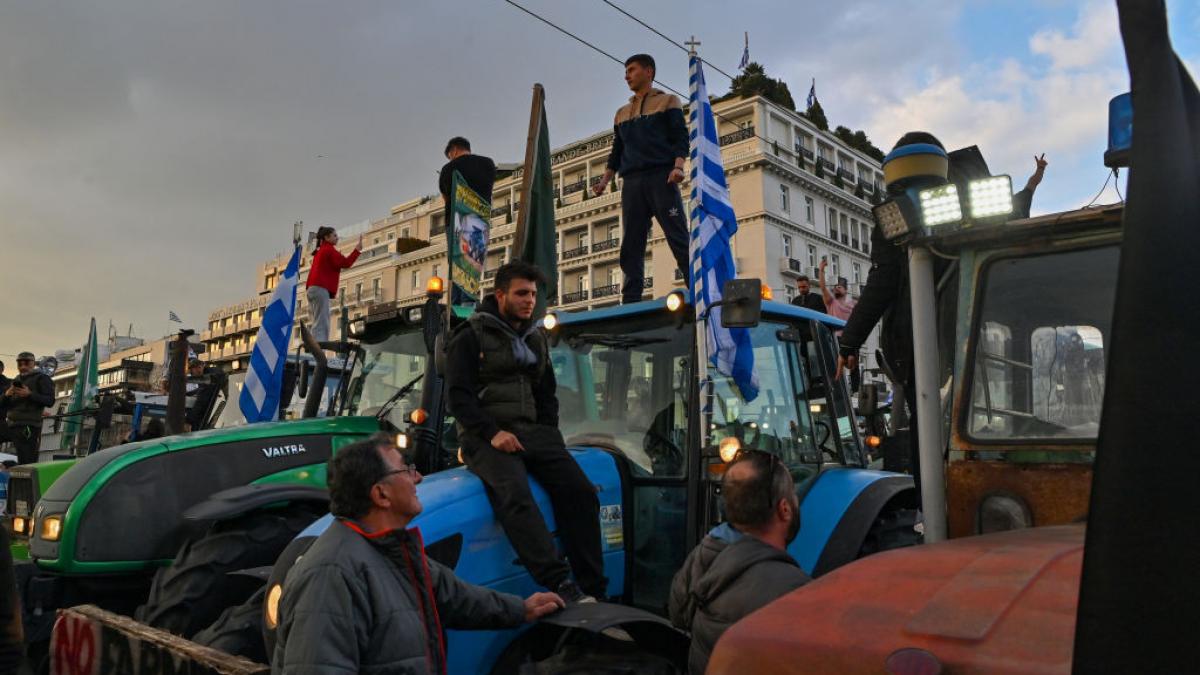 Avertisment MAE pentru românii care călătoresc în Grecia. Protestele fermierilor pot paraliza toate rutele de transport