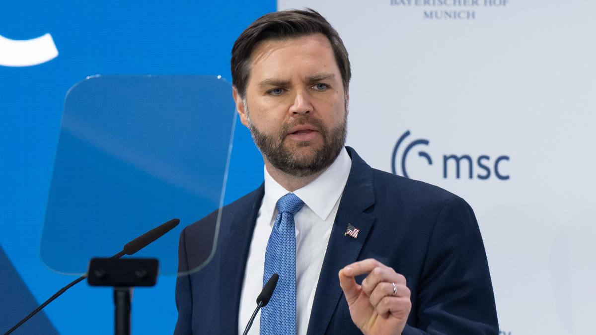 JD Vance îi atacă pe europeni și pe danezi și spune că aceștia „nu fac suficient” pentru Groenlanda: „E critică pentru securitatea SUA”