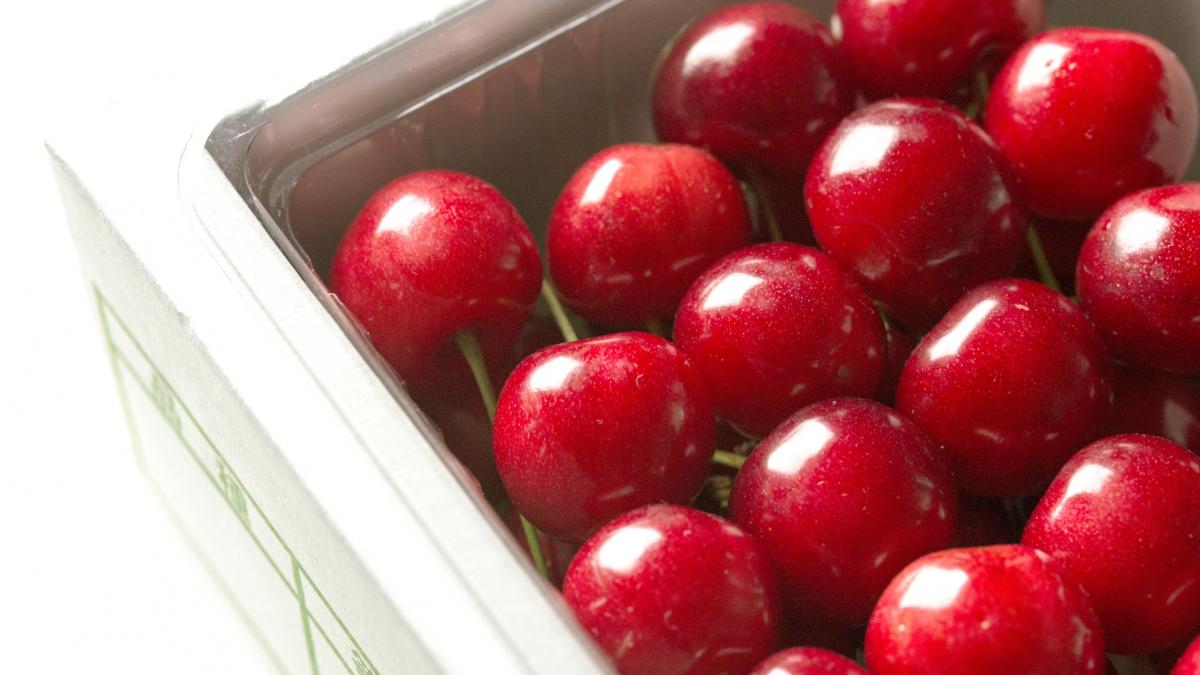 o ladita cu cirese s a vandut la o licitatie din japonia cu 9 850 de euro un singur fruct a costat 140 de euro