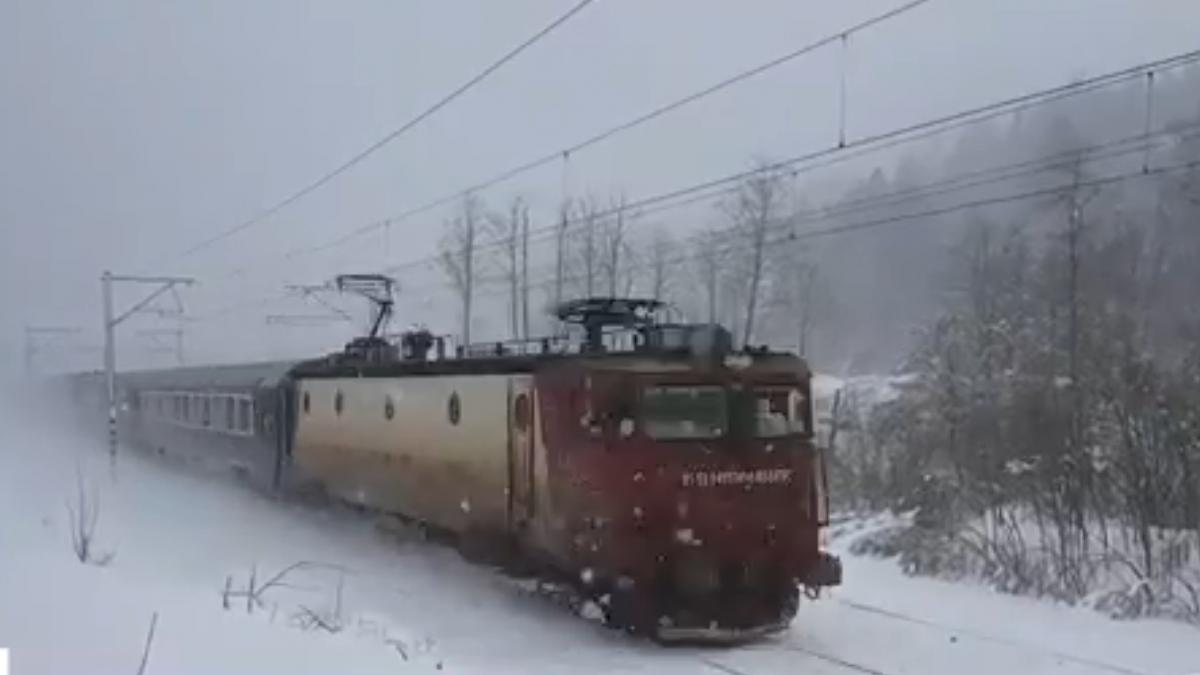 Trenurile pe ruta Periş-Buftea au întârziat în total 6.525 de minute, după ce muncitorii au tăiat din greşeală cablurile de semnalizare