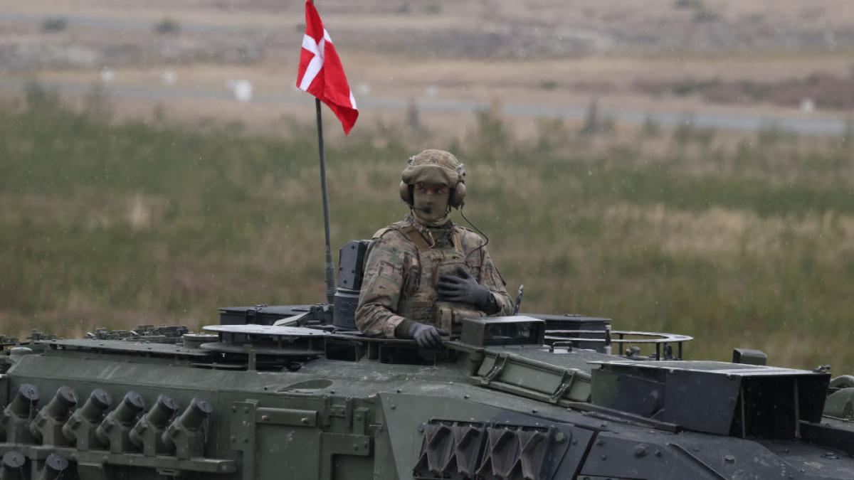 danemarca avertizeaza soldatii sunt obligati sa traga chiar si fara ordin daca groenlanda e invadata un act din 1952 le permite asta