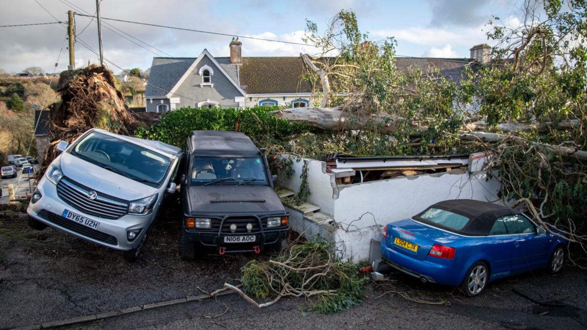 furtuna goretti a lovit europa cu rafale de uragan s au emis alerte meteo de vreme extrema ce tari sunt sub cod rosu si portocaliu