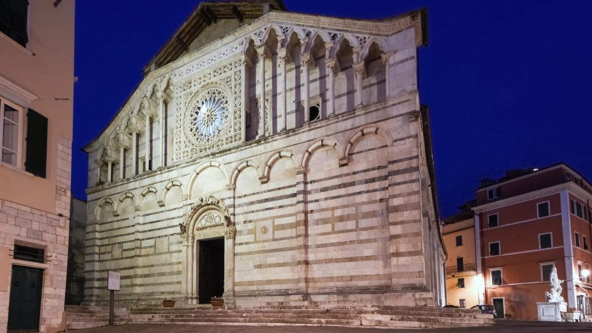 preot din italia a decis inchiderea domului din carrara dupa ce a fost vizat de mai multe jafuri