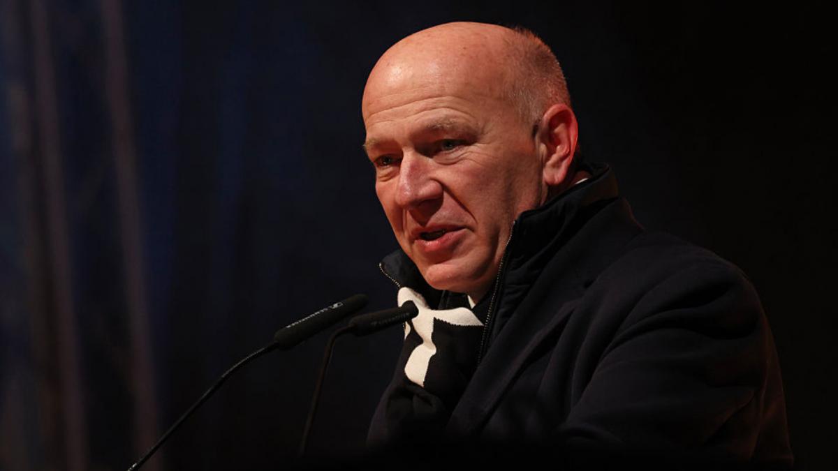 tennis gate primarul berlinului presat sa demisioneze dupa ce a jucat tenis in timpul unei pene de curent ce a paralizat orasul