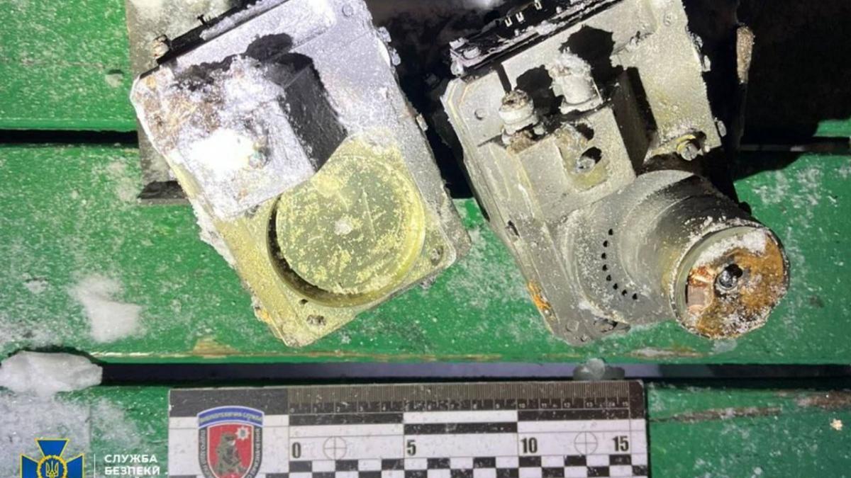 ucraina a publicat imagini cu ramasitele rachetei oresnik care a lovit regiunea liov sbu va face analiza criminalistica asupra epavei